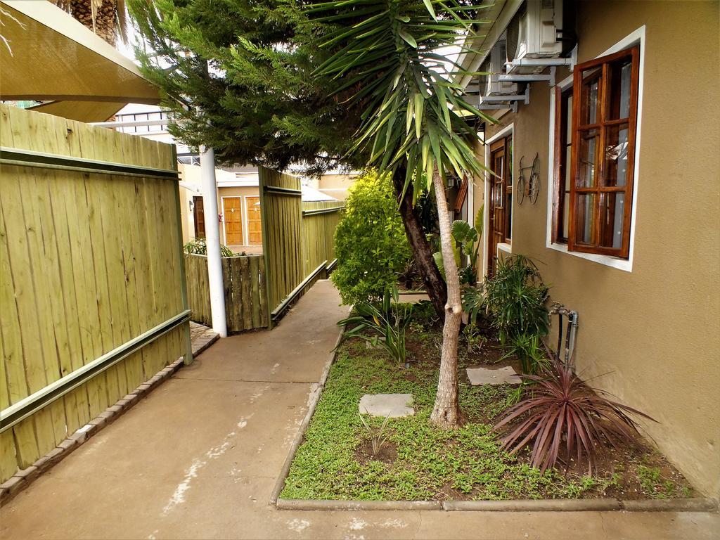 Uzuri Guesthouse Cc Windhoek Exterior photo