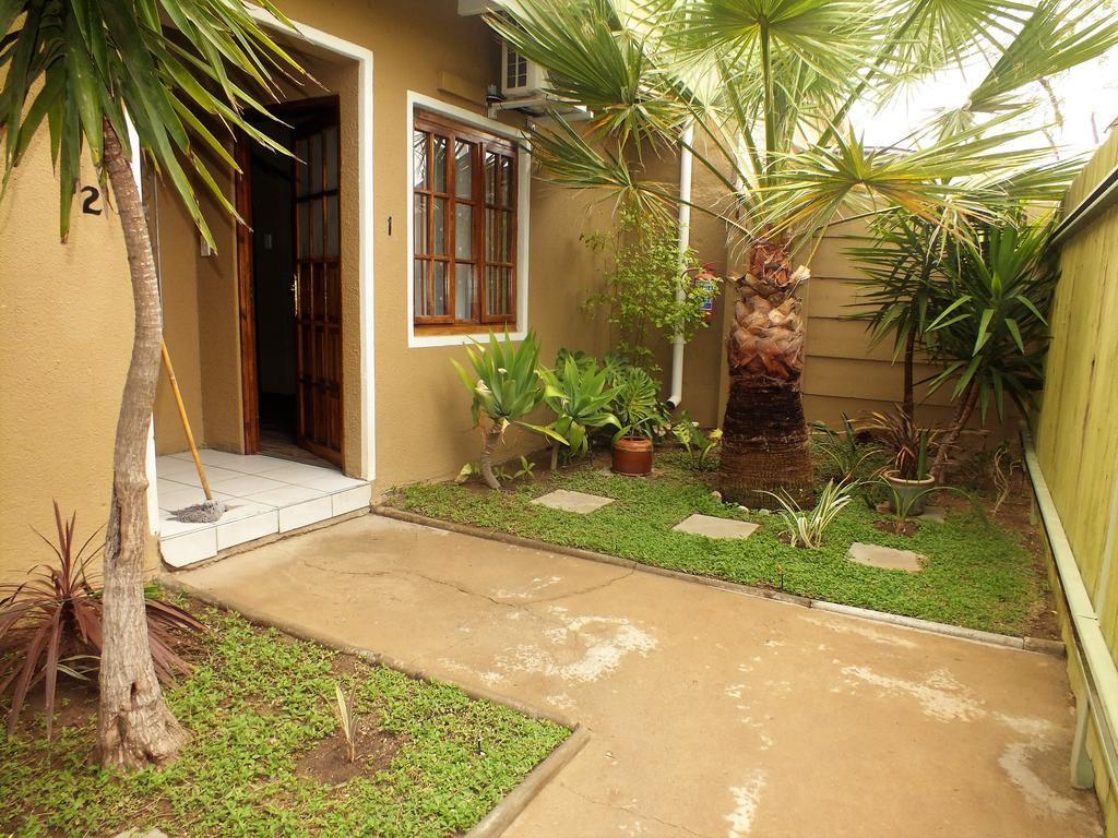 Uzuri Guesthouse Cc Windhoek Exterior photo