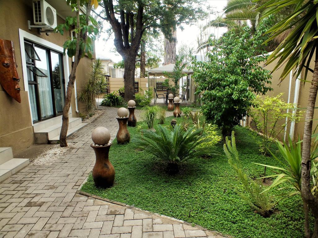 Uzuri Guesthouse Cc Windhoek Exterior photo